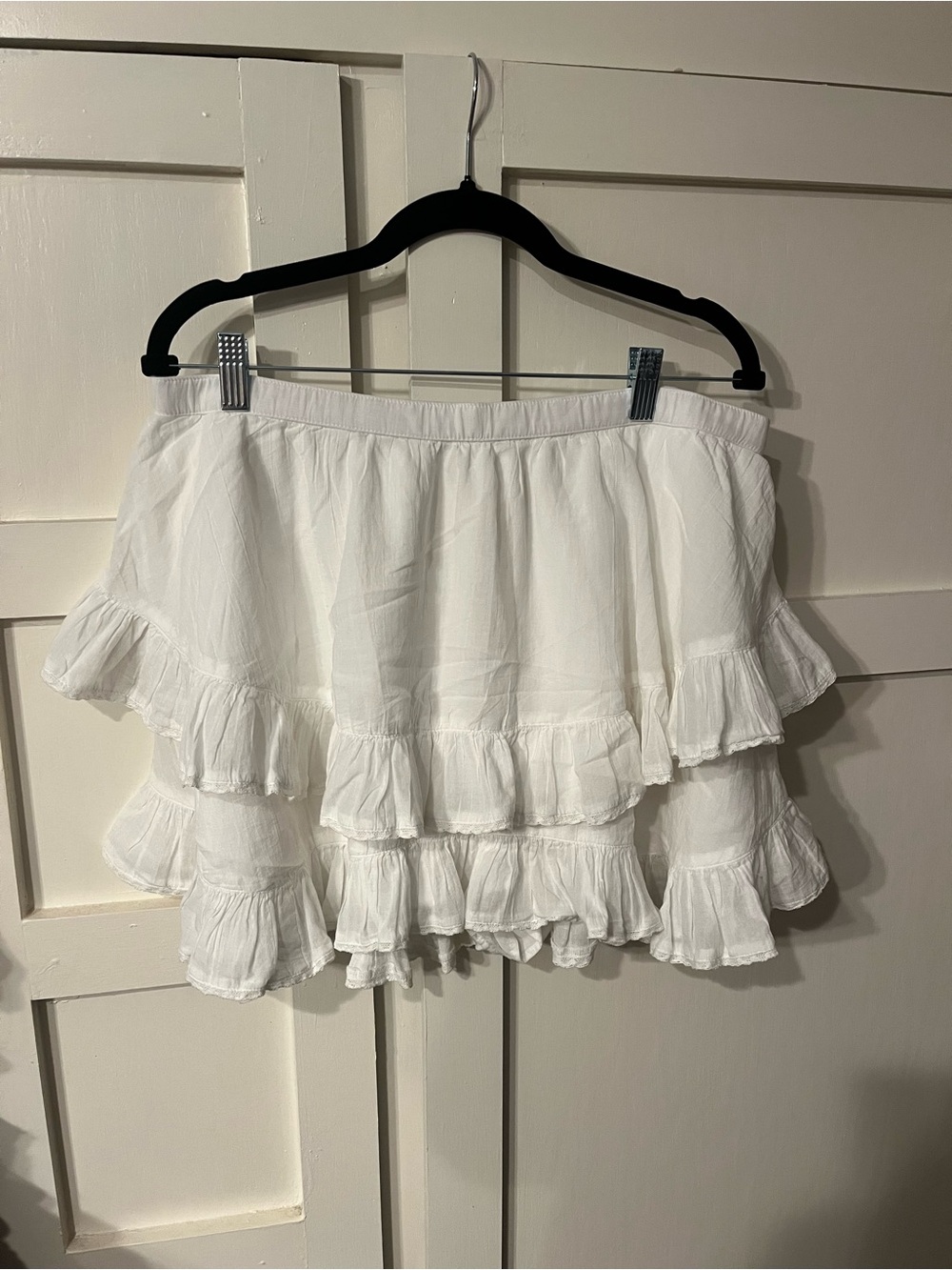 AERIE.  White Tiered Ruffle Mini Skort.